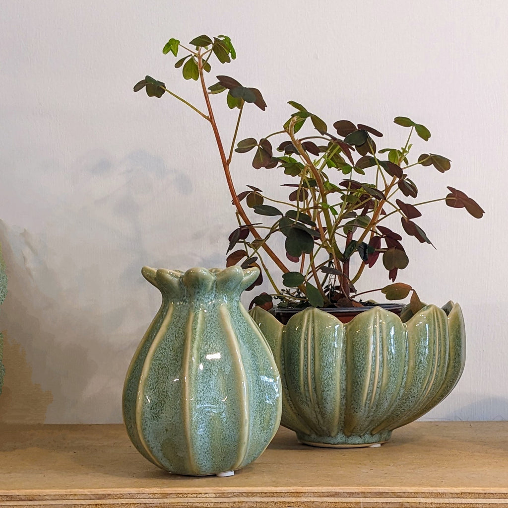 Green Petal Scalloped Vase - heart Deco 
