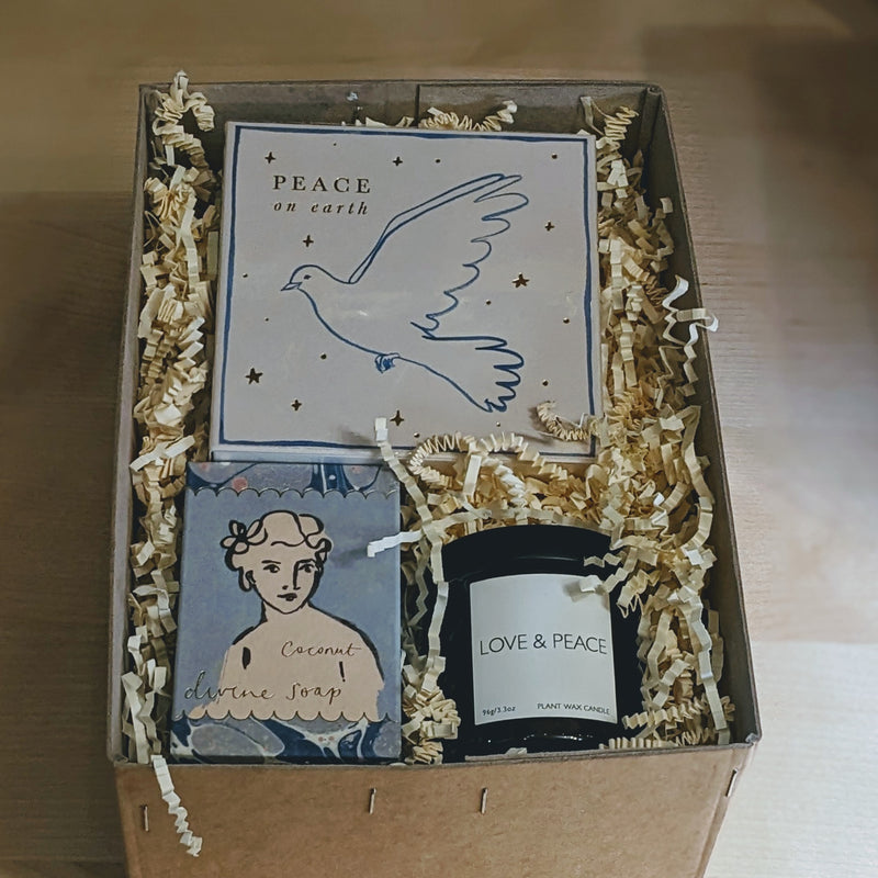 Love and Peace Gift Box - heart deco