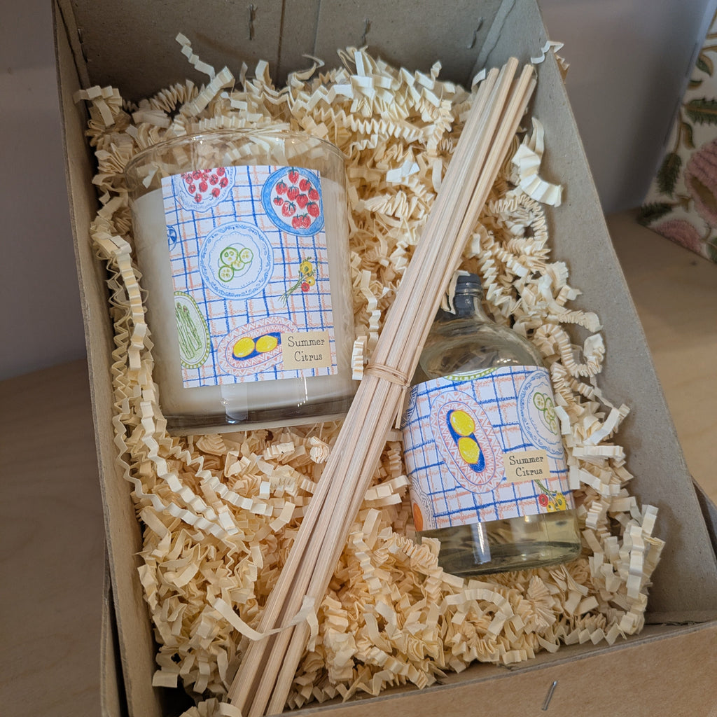 Gift box with scented candle and matching diffuser