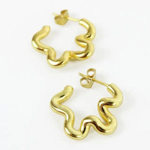 MY DORIS WIGGLE GOLD MEDIUM EARRINGS - heart deco